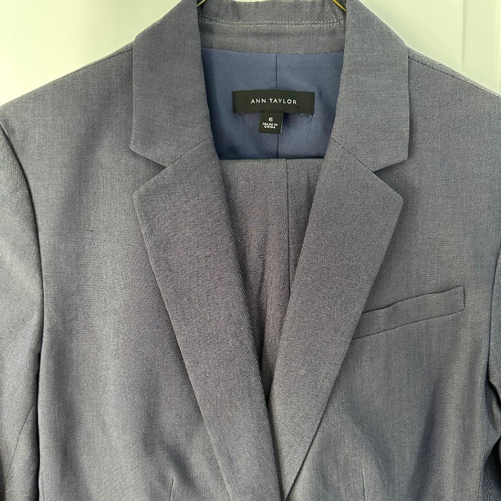 Ann Taylor One-Button Blazer in Blue-Grey, Size 6